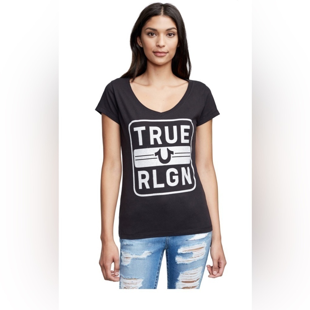 True Religion round V-neck tee size M